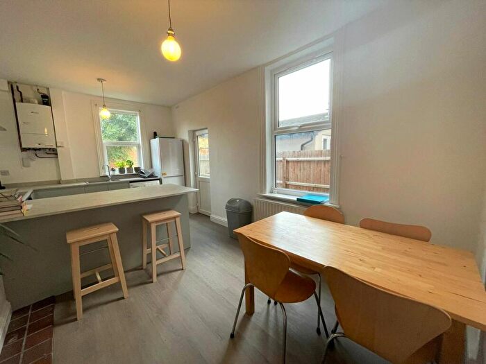 4 Bedroom House To Rent In Hardwick Grove, West Bridgford, NG2