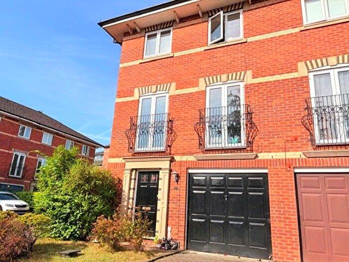 5 Bedroom Town House For Sale In Hedingham Close, Macclesfield, SK10