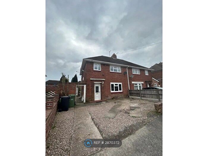 3 Bedroom Semi-Detached House To Rent In Bromford Road, Dudley, DY2