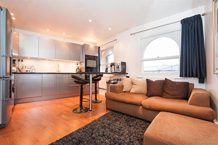 2 Bedroom Apartment To Rent In Mothers Square, Hackney, E5