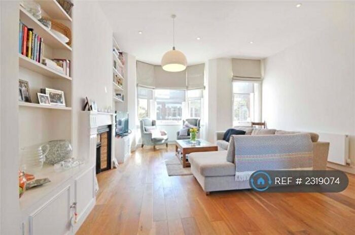 3 Bedroom Flat To Rent In Callcott Road, London, NW6