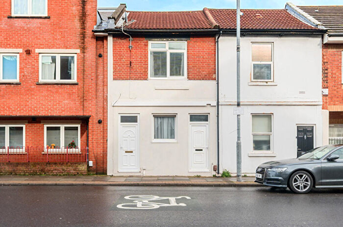 1 Bedroom Flat For Sale In Kingston Road, Portsmouth, Hampshire, PO2