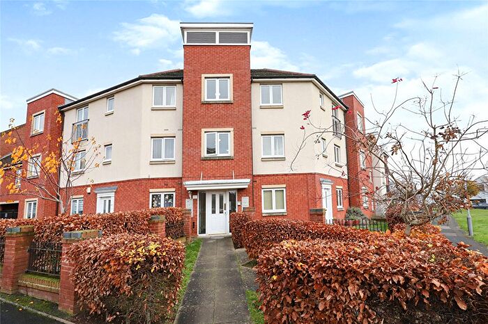 2 Bedroom Flat For Sale In Dunoon Drive, Wolverhampton, West Midlands, WV4