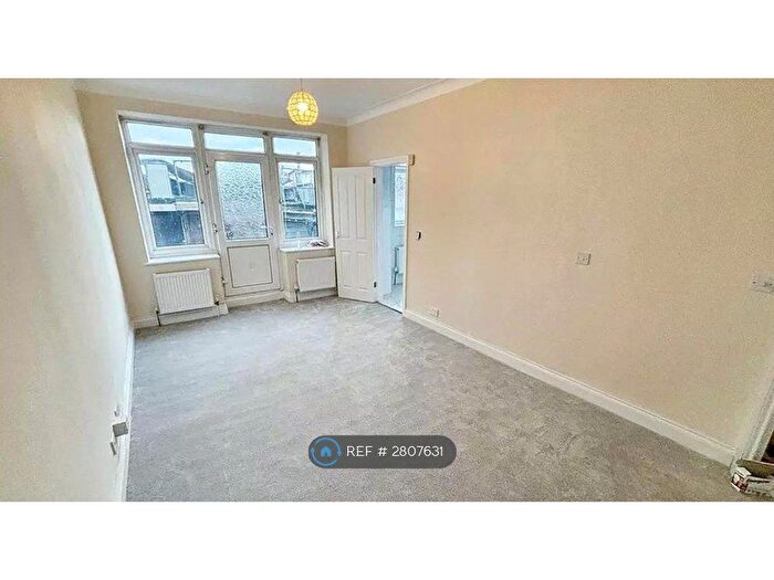 1 Bedroom Flat To Rent In Golders Green Road, London, NW11