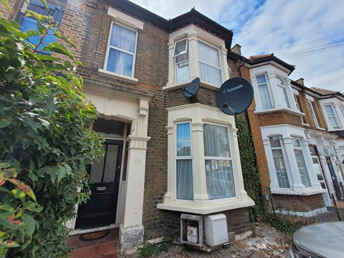 2 Bedroom Flat To Rent In Manor Road, E10