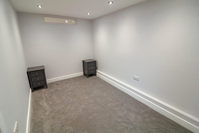 1 Bedroom Flat To Rent In St Marys Road, Glossop, SK13