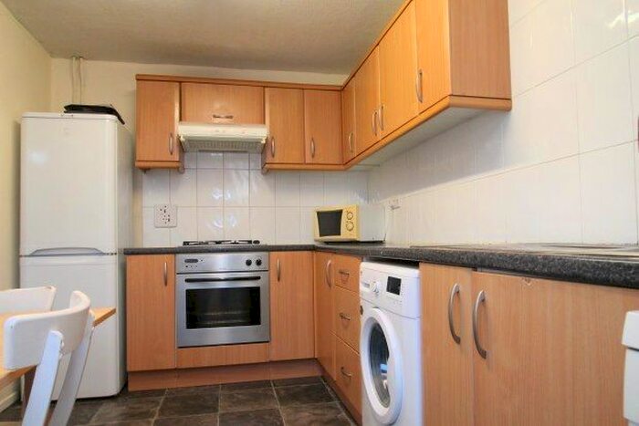 3 Bedroom Flat To Rent In Stoneycroft Close, London SE12