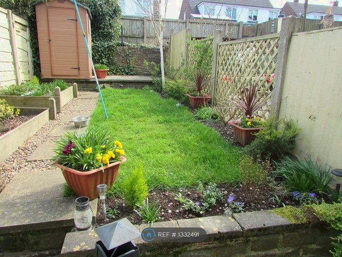 2 Bedroom Terraced House To Rent In Gladstone Street, Glossop, SK13