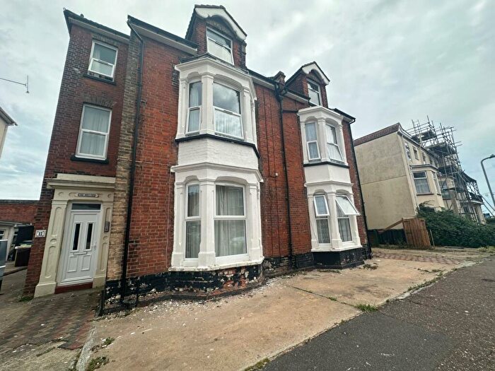 Flat To Rent In Colne Road, Clacton-On-Sea, CO15