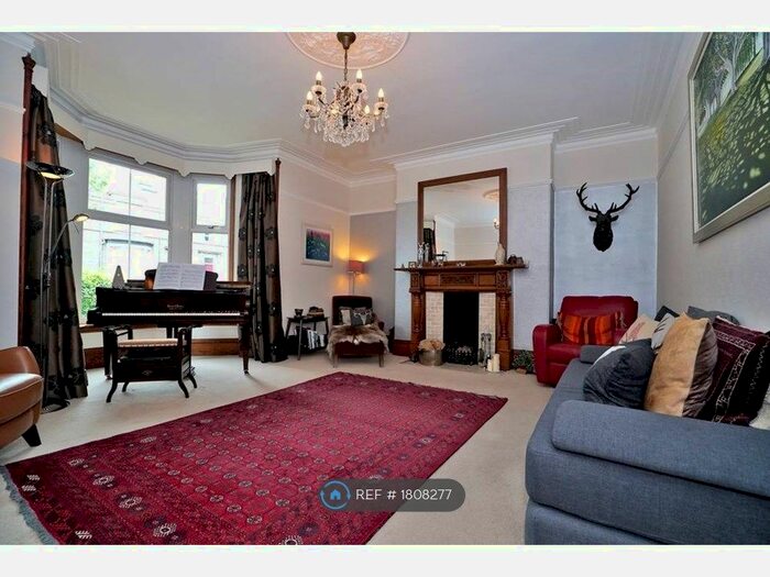 2 Bedroom Flat To Rent In Abergeldie Terrace, Aberdeen, AB10