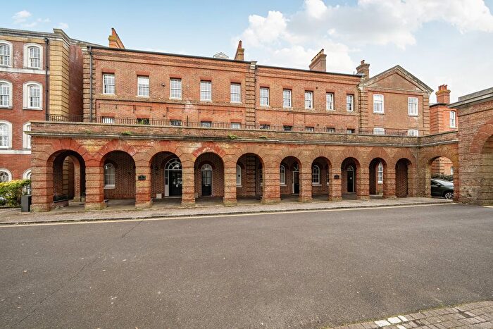 2 Bedroom Flat For Sale In Royal Gate, Southsea, PO4