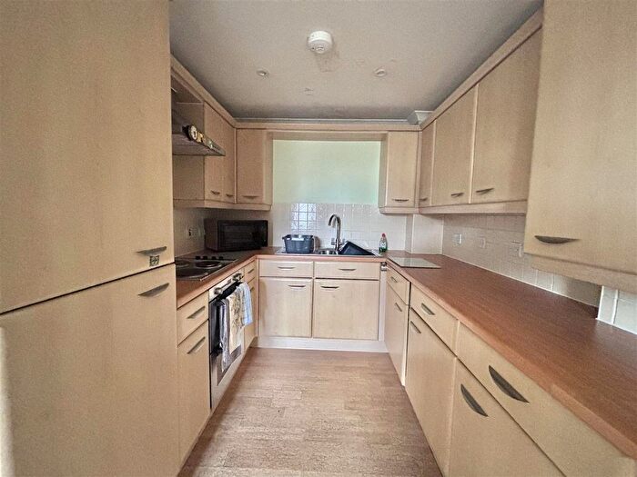2 Bedroom Flat For Sale In Carlyon Road, St. Austell, PL25