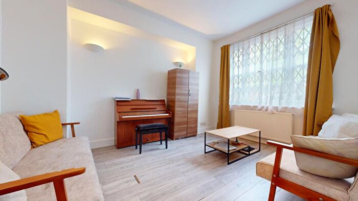 6 Bedroom Terraced House To Rent In Newark Street, London, E1
