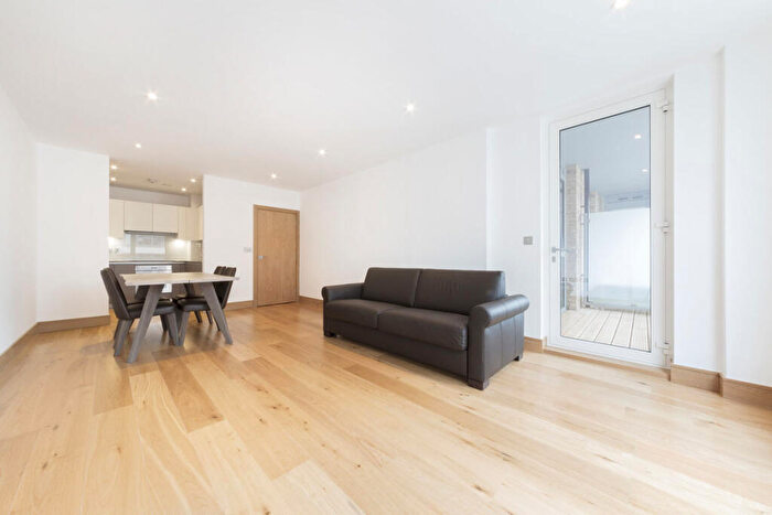 1 Bedroom Flat To Rent In Sclater Street, Shoreditch, E1