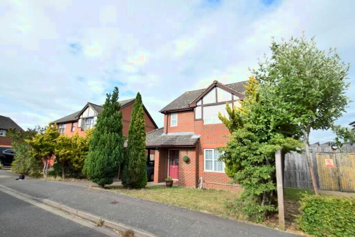 3 Bedroom Detached House To Rent In Elliott Avenue, Ruislip, HA4