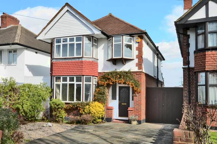 3 Bedroom Detached House To Rent In Manor Drive North, Worcester Park, Surrey, KT4