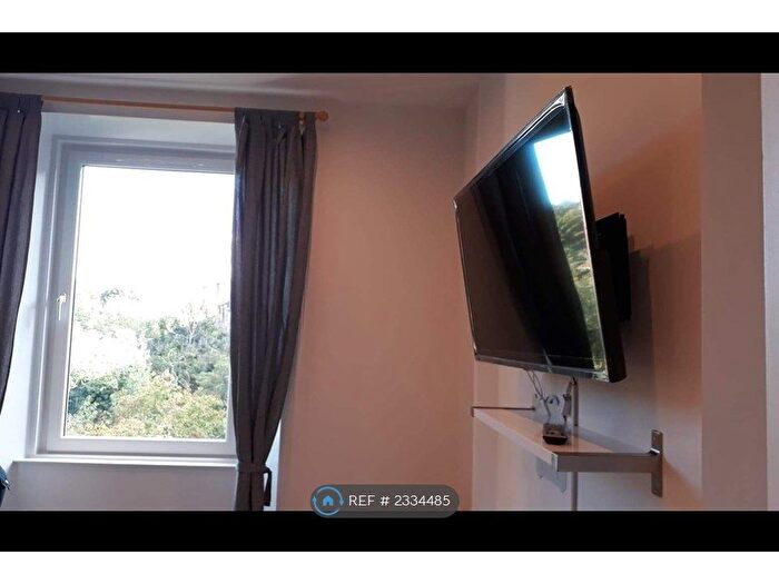 2 Bedroom Flat To Rent In Gorgie Road, Edinburgh, EH11