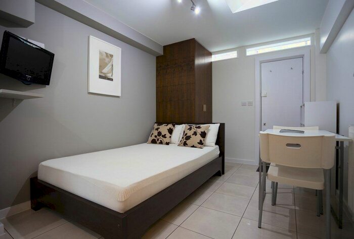 Studio To Rent In Holland Park Avenue, London, W11