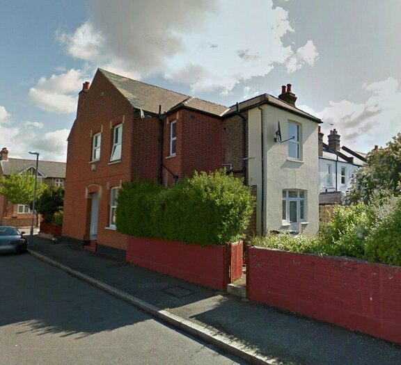 Studio To Rent In Bond Road, Surbiton, KT6