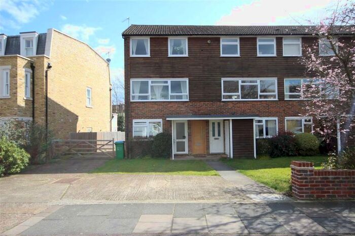 2 Bedroom Flat To Rent In St. Marks Road, Teddington TW11