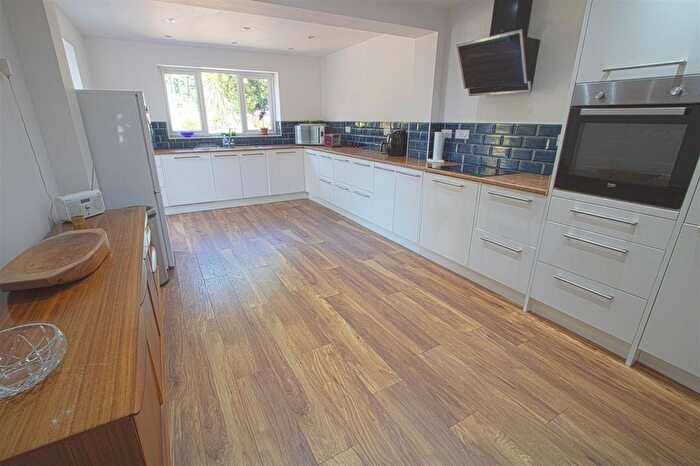 4 Bedroom Detached House For Sale In Henham Close, Billericay, CM11