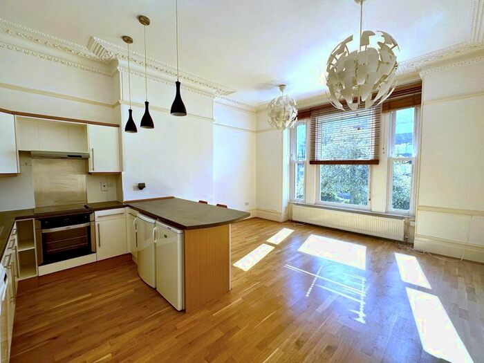 2 Bedroom Property To Rent In Station Road, New Barnet, EN5