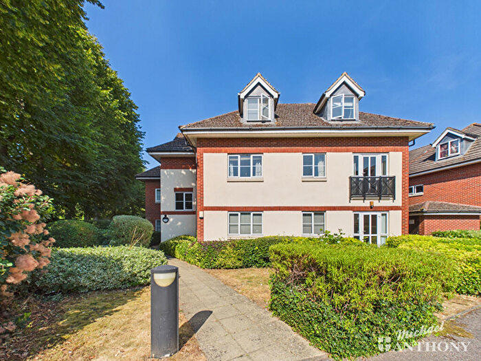2 Bedroom Flat For Sale In Coy Court, Aylesbury, Buckinghamshire, HP20