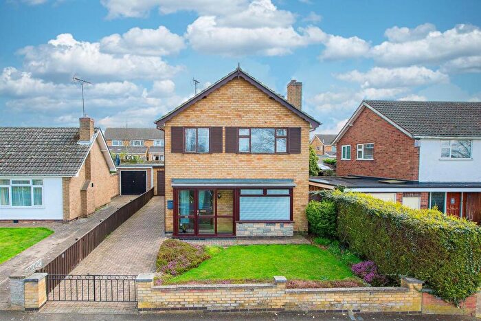 3 Bedroom Detached House To Rent In Rockingham Road, Kettering, NN16