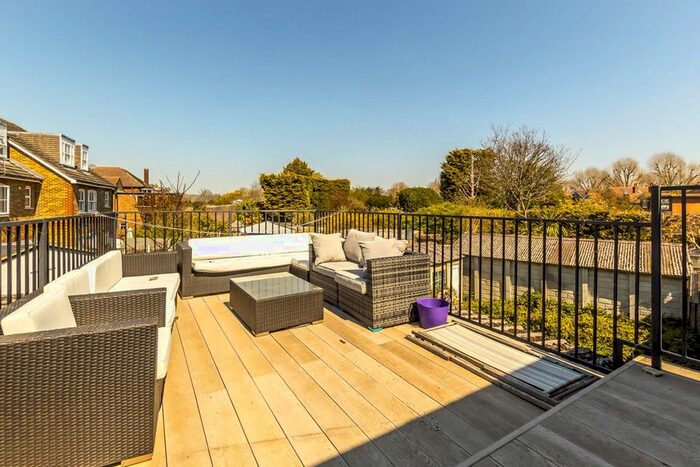 1 Bedroom Flat To Rent In Wensleydale Road, Hampton, TW12