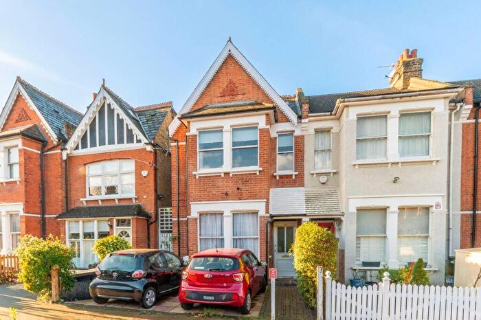 4 Bedroom Flat To Rent In Clive Road, West Dulwich, London, SE21
