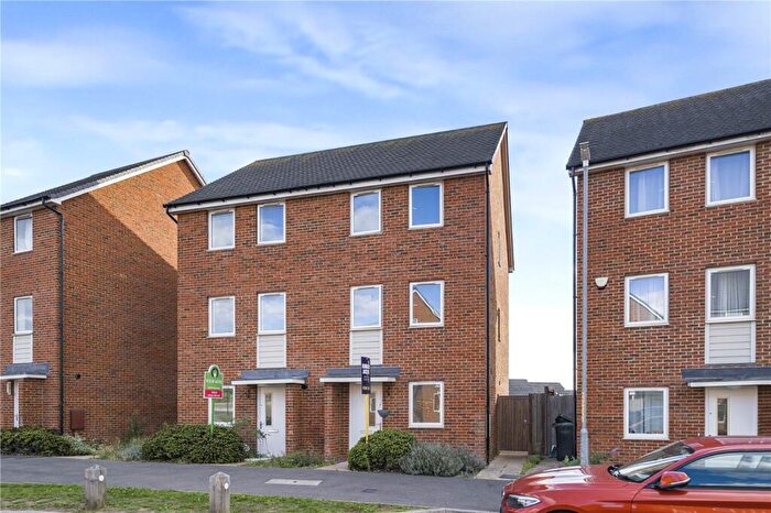 4 Bedroom Semi Detached House For Sale In Burroughs Drive, Dartford, Kent, DA1