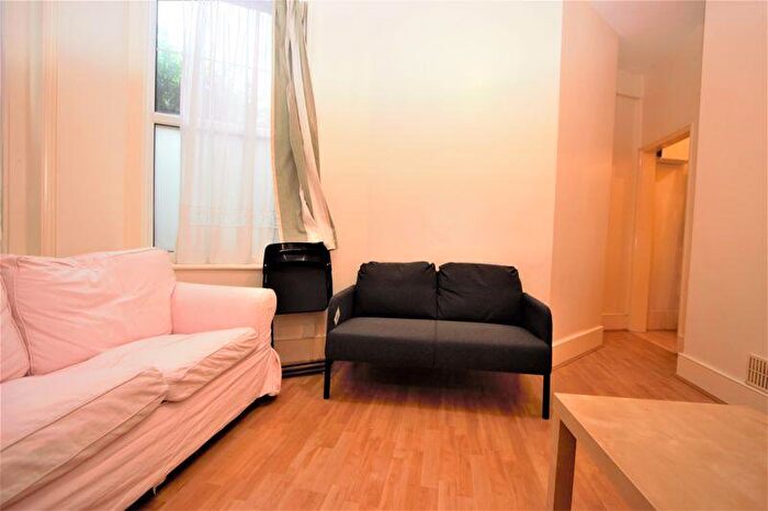 2 Bedroom Flat To Rent In Wightman Road, Hornsey / Turnpike Lane, N8