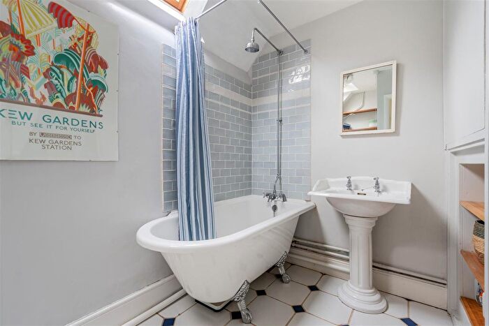 3 Bedroom Terraced House For Sale In Vandyck Avenue, Keynsham, Bristol, BS31