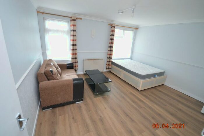 Studio To Rent In Green Lane, Ilford, IG3