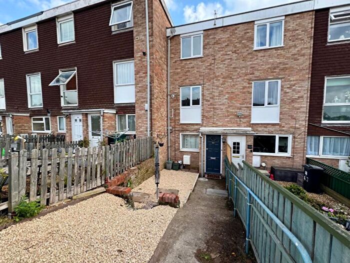 2 Bedroom Maisonette To Rent In Malvern Drive, North Common, Bristol, BS30