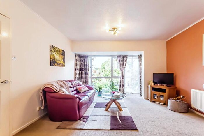 2 Bedroom Bungalow For Sale In Sorrel Bank, Linton Glade, Croydon, CR0