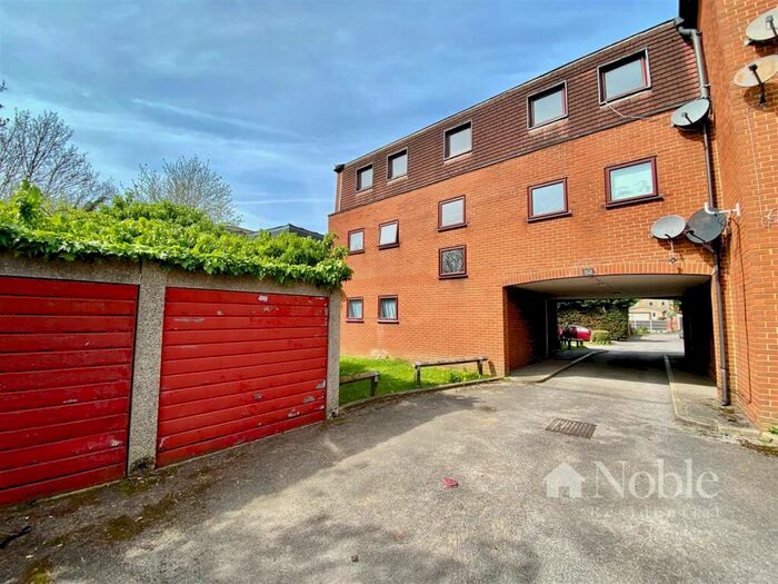 2 Bedroom Flat For Sale In Gresham Road, Brentwood, CM14