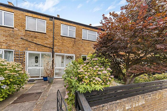 4 Bedroom Terraced House For Sale In Garrick Close, Wandsworth, SW18