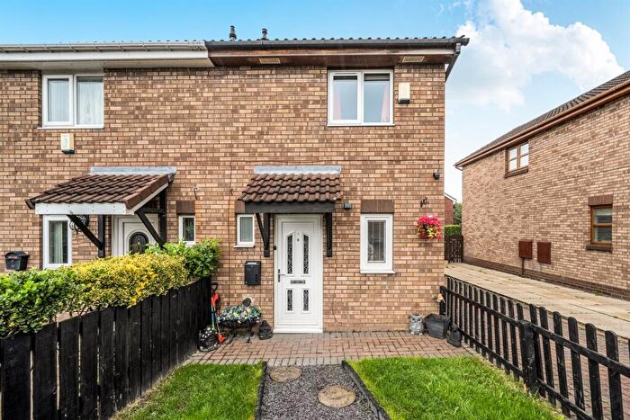 2 Bedroom Semi-Detached House For Sale In Grange Fields Mount, LS10