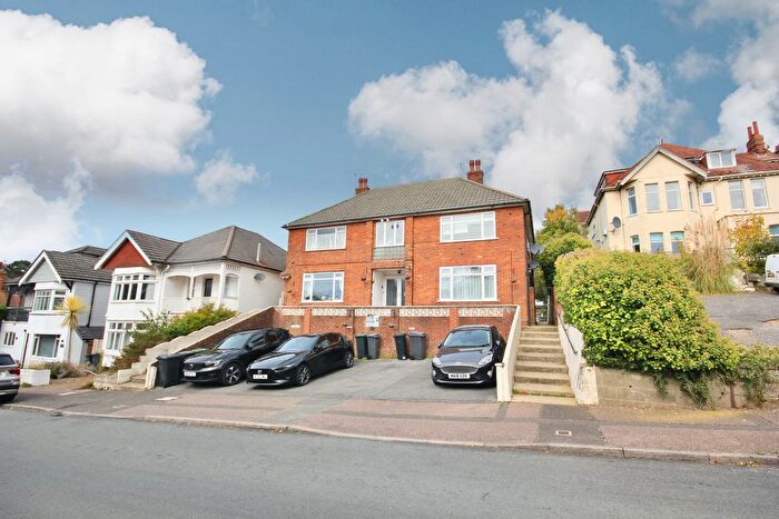 2 Bedroom Flat For Sale In Richmond Park Avenue, Bournemouth, BH8