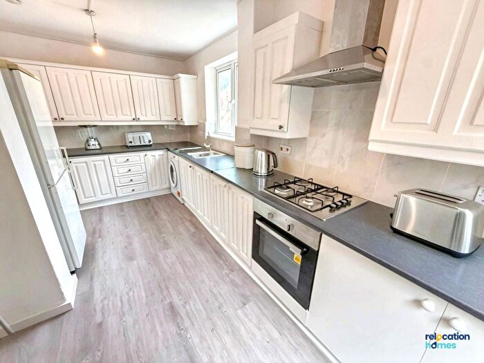 4 Bedroom Semi-Detached House To Rent In Langhedge Lane, Edmonton, N18