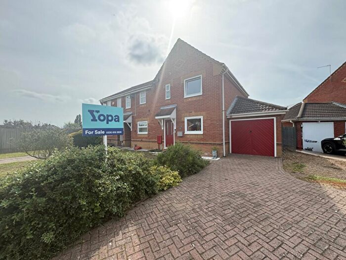 3 Bedroom Terraced House For Sale In Turnstone Way, Peterborough, PE2