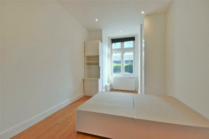 Studio To Rent In Brondesbury Villas, Queens Park, NW6