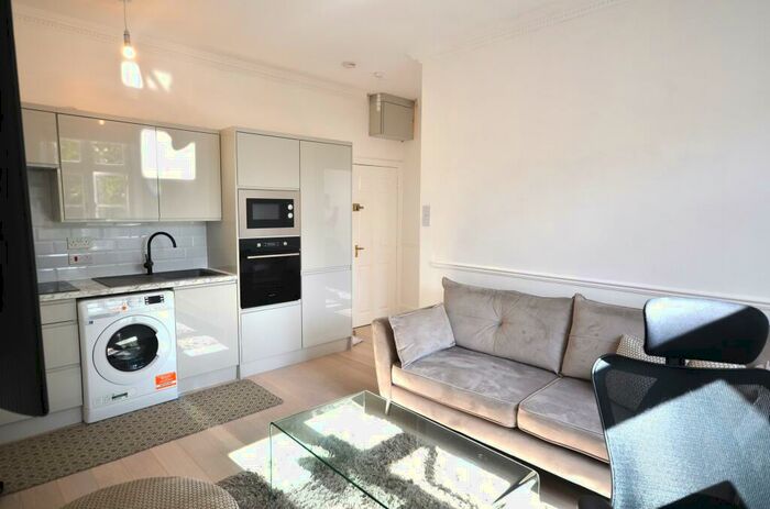 1 Bedroom Apartment To Rent In Upton Park, Slough, SL1