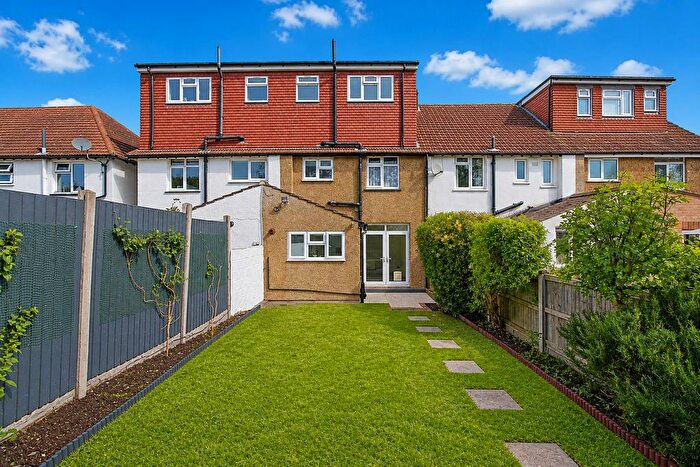 4 Bedroom Property For Sale In The Crescent, Sutton, SM1