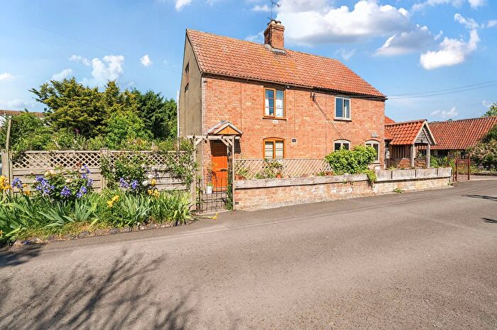 3 Bedroom Cottage For Sale In Shepherds Patch, Slimbridge, GL2