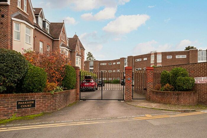 2 Bedroom Apartment For Sale In Parkside Court, Weybridge, KT13