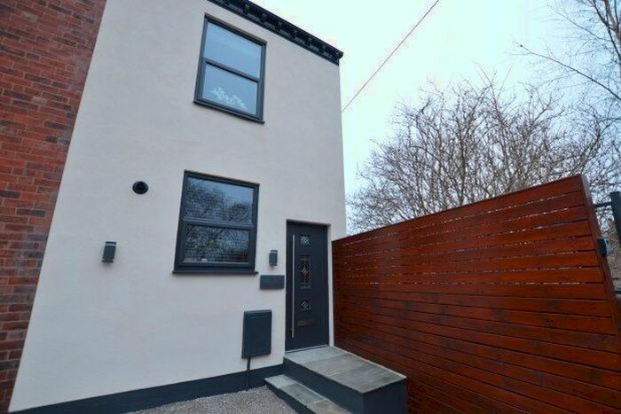 2 Bedroom Property To Rent In Park View, Wakefield WF2