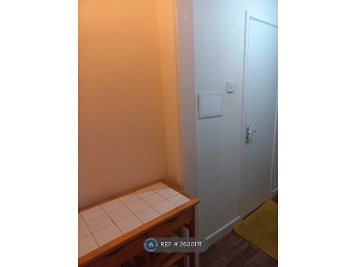 1 Bedroom Flat To Rent In Colwick Road, Nottingham, NG2