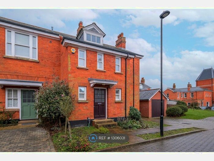 3 Bedroom Semi-Detached House To Rent In Chelsea Way, Brentwood CM14